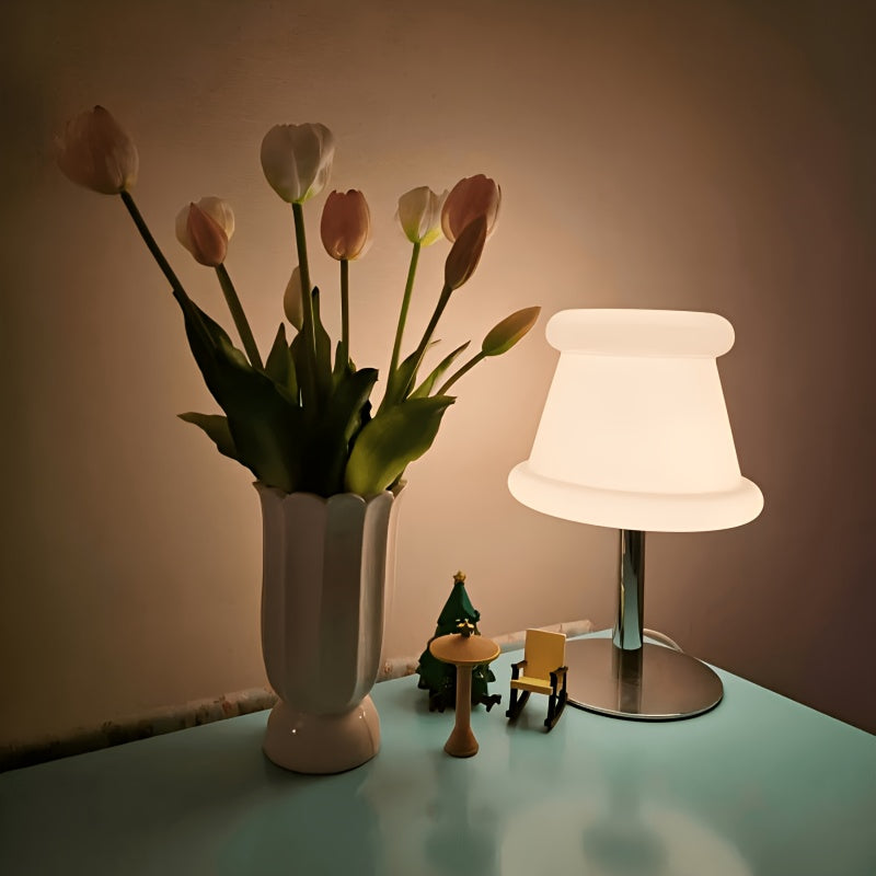 Lampe de chevet en verre opalin blanc sur pied chromé, USB