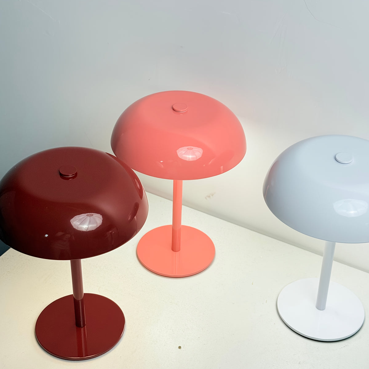 Petite lampe champignon sans fil en métal, cinq coloris au choix