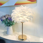 Lampe de chevet en plumes de 40 cm, abat-jour Ø 23,5 cm et pied doré
