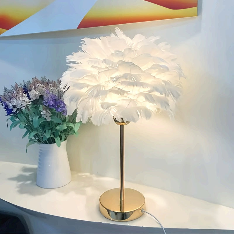 Lampe de chevet en plumes de 40 cm, abat-jour Ø 23,5 cm et pied doré