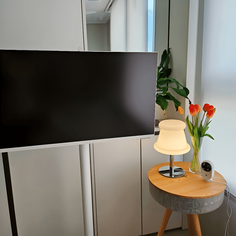 Lampe à poser cloche en verre opalin crème aux bords roulés
