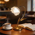 Lampe de chevet fleur en verre sur tige dorée, sans fil et tactile