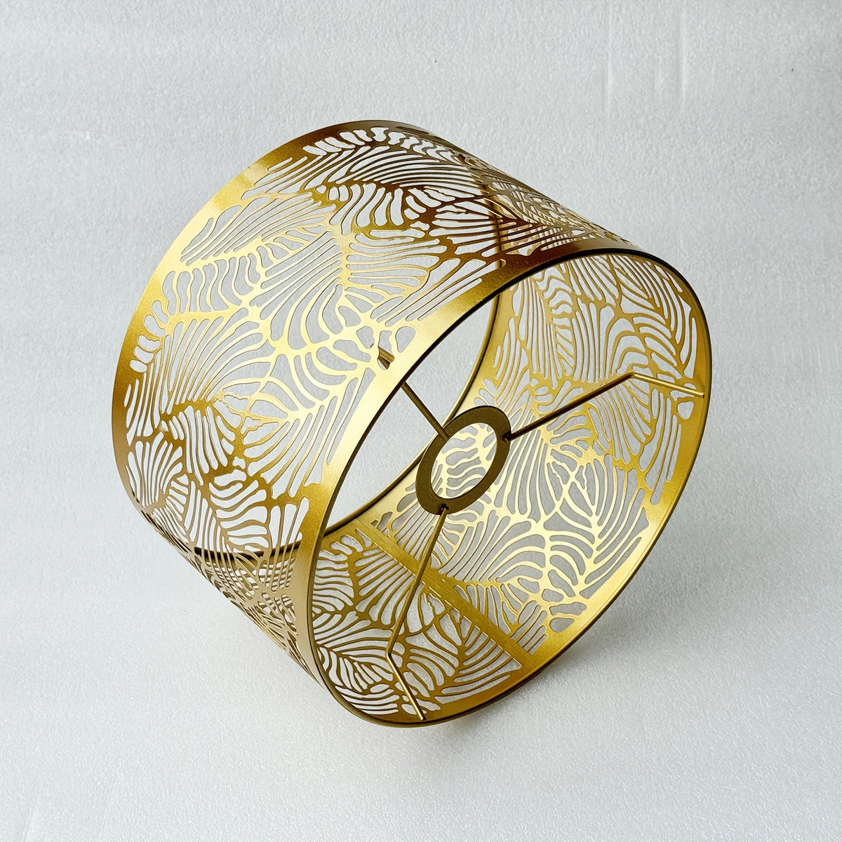 Abat-jour tambour en métal doré ajouré à motif de feuilles, Ø 25 cm