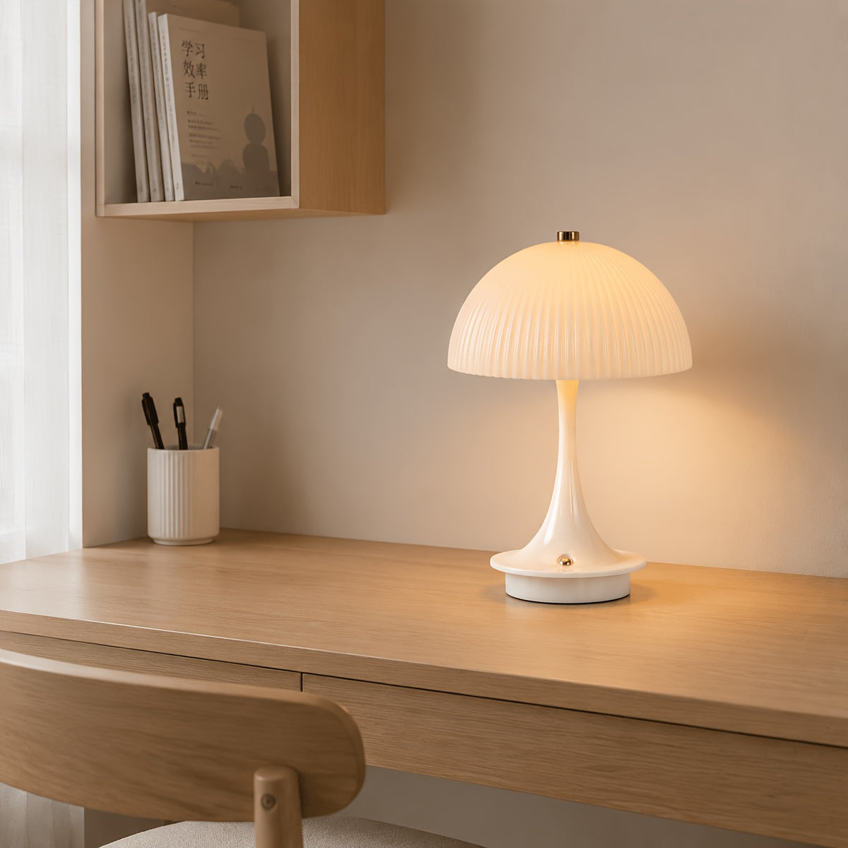 Lampe champignon sans fil, dôme blanc strié et pied coloré 23 cm
