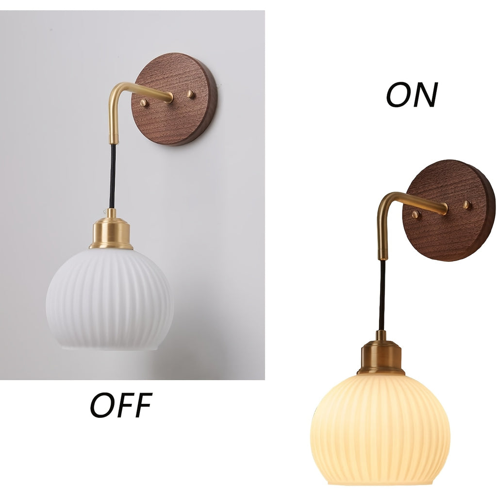 Applique murale suspendue globe en verre côtelé blanc, câble noir