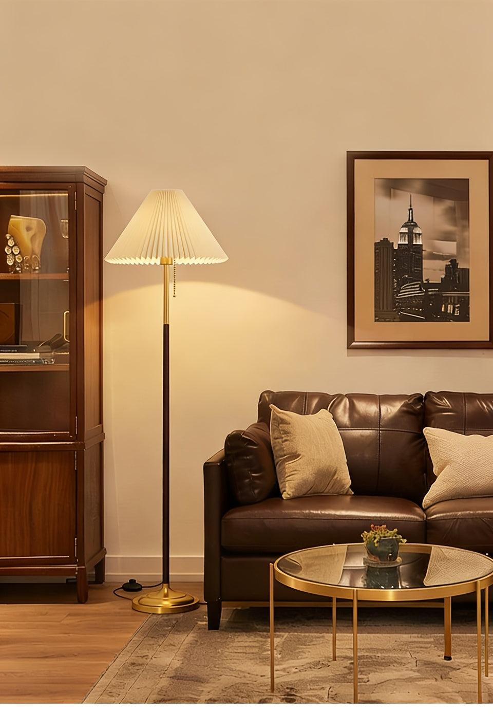 Lampadaire rétro à abat-jour plissé et finitions dorées, 160 cm