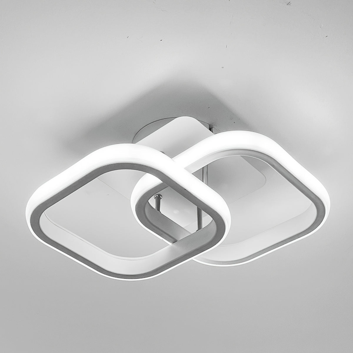 Un luminaire graphique pour chambre, couloir et cuisine