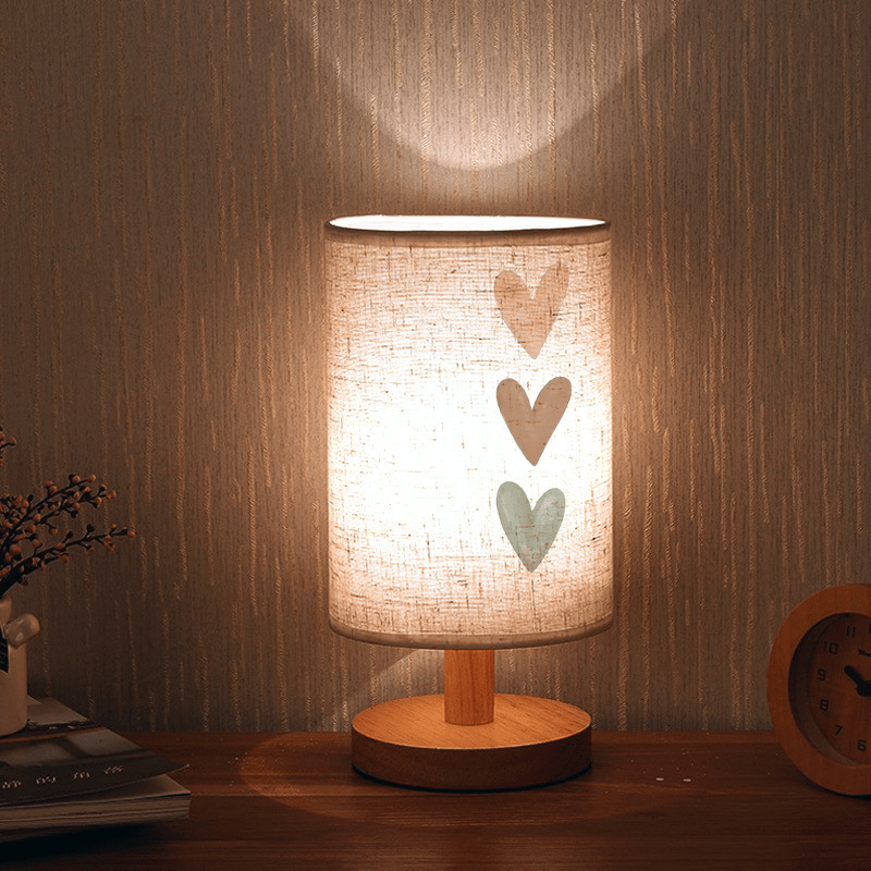 Lampe de chevet à abat-jour en tissu imprimé de trois cœurs