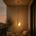 Suspension main dorée tenant un globe lumineux, 15 x 20 cm, G9