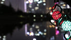Suspension solaire spirale argentée à boule LED multicolore