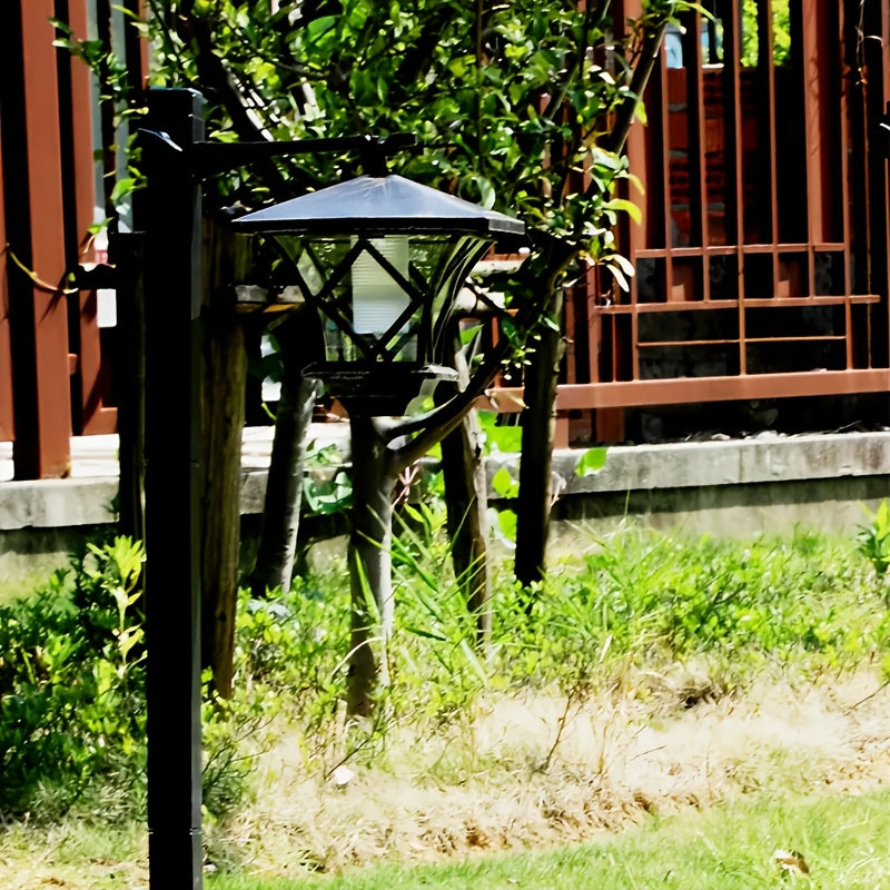 Un mât au soleil, une lanterne qui s'allume seule