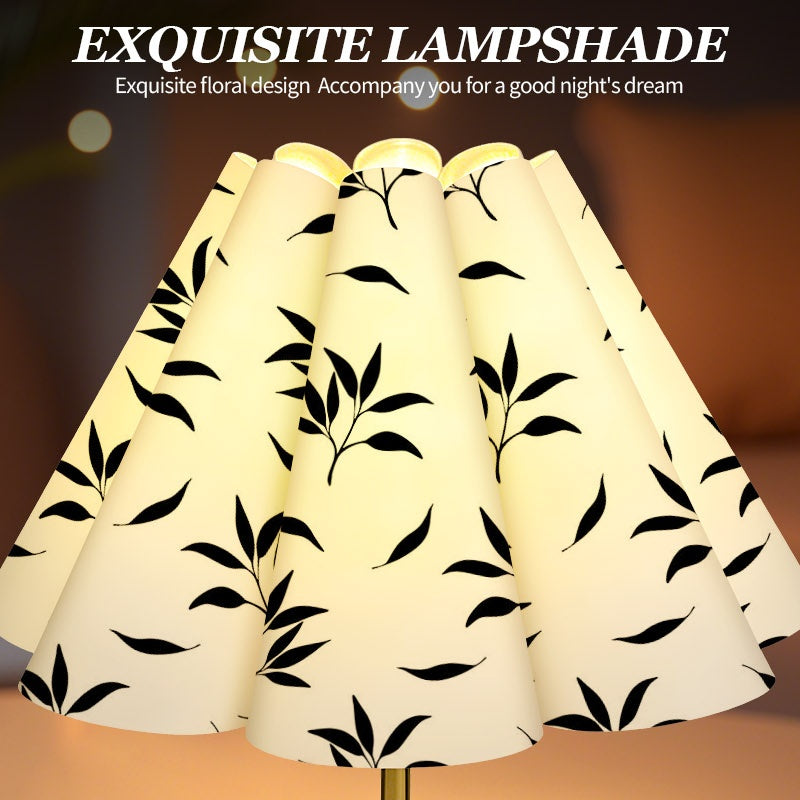 Lampe de chevet abat-jour plissé à feuillage noir, pied doré en dôme