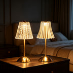 Duo de lampes sans fil dorées aux abat-jour taillé et cannelé