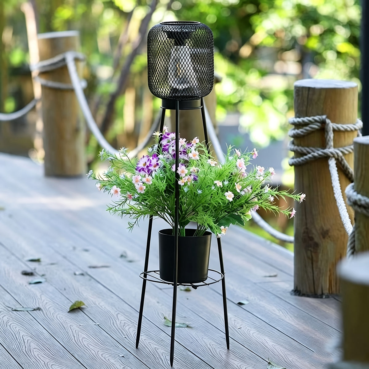 Lampadaire solaire trépied à lanterne grillagée et support de pot