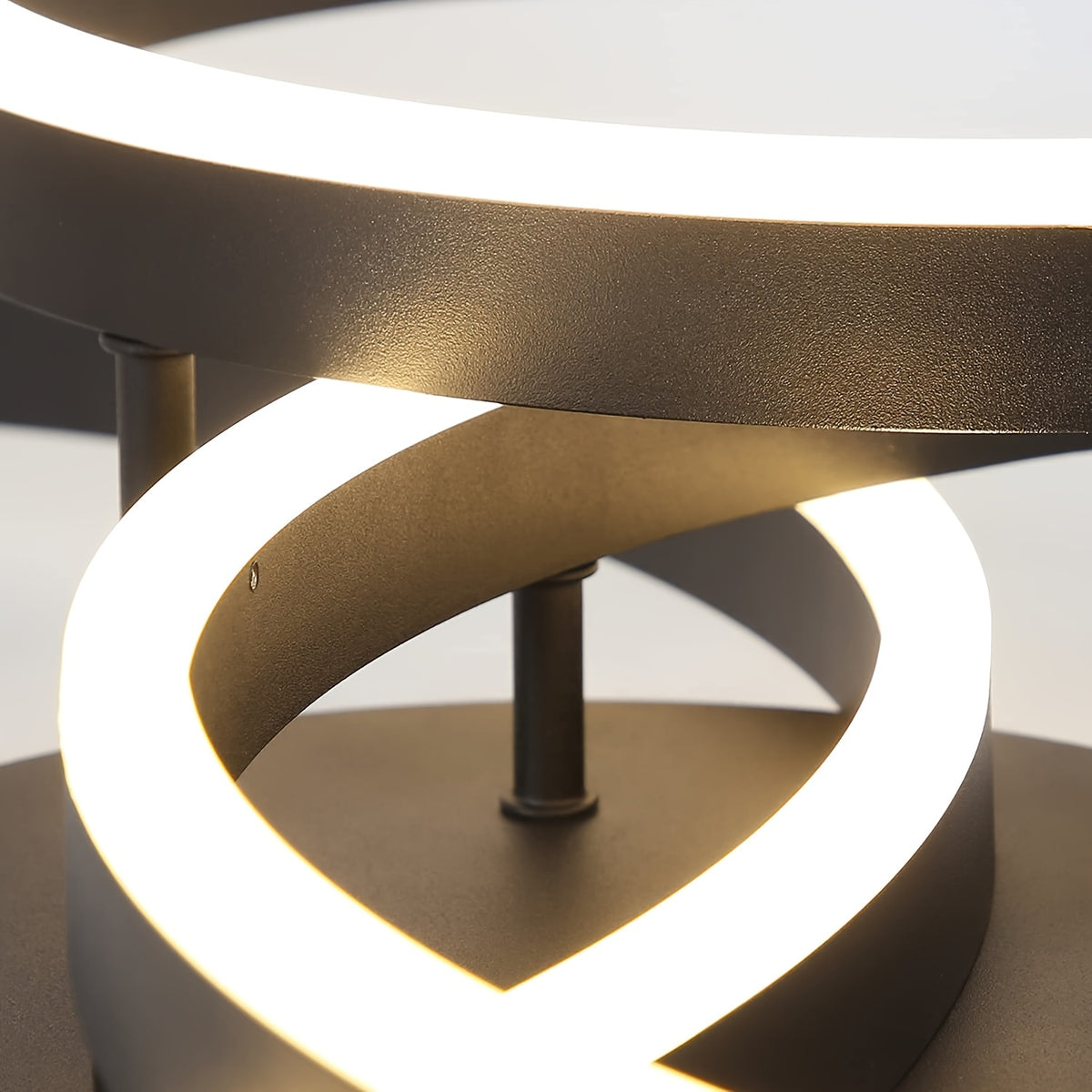 Plafonnier LED à trois anneaux noirs, 82 cm, pour salle à manger
