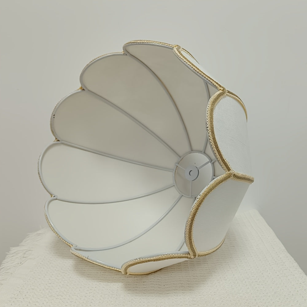 Abat-jour à pétales en tissu blanc et galon doré, Ø 33 x H 23 cm