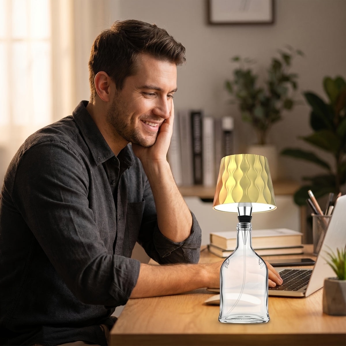 Une lampe de bouteille sans fil au relief ondulé