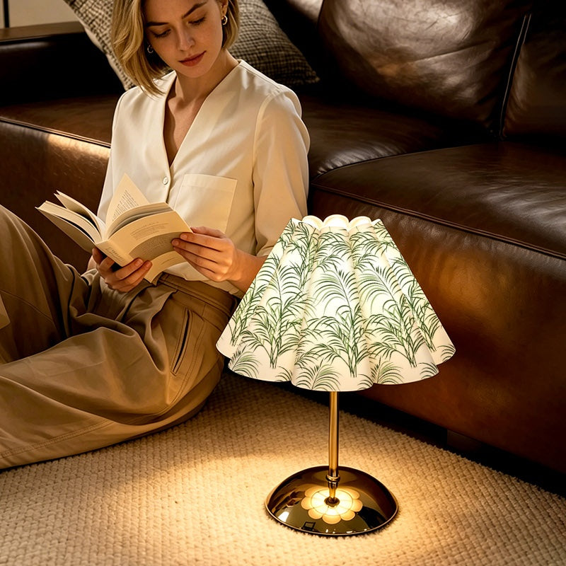 Lampe de table à abat-jour plissé imprimé de palmes vertes