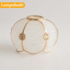 Abat-jour tulipe à armature dorée et marguerites, Ø 16,3 cm
