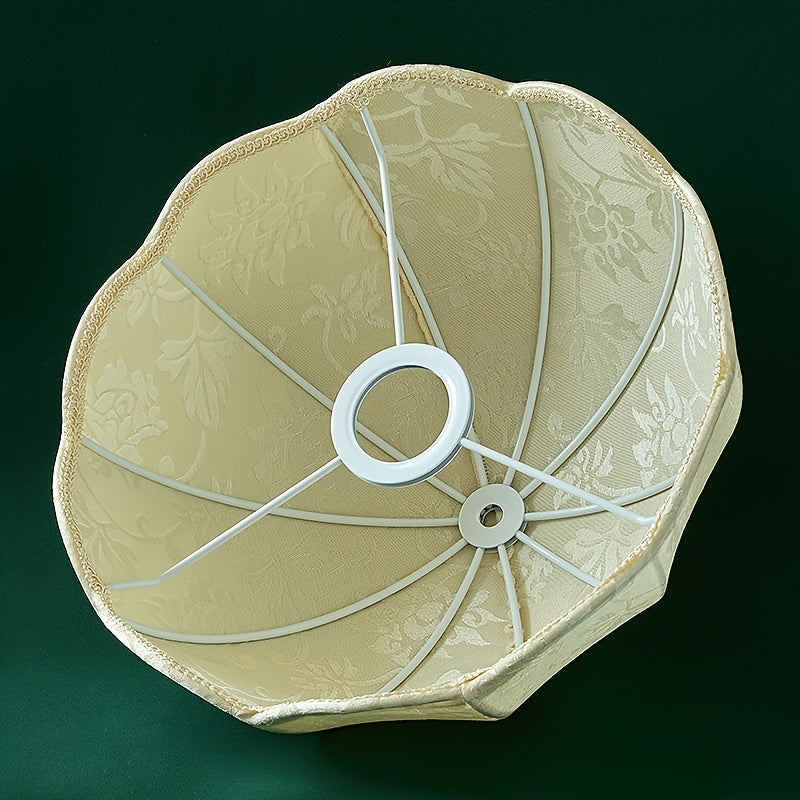 Abat-jour dôme festonné en jacquard crème à fleurs, Ø 28 cm