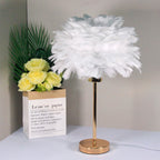 Lampe de chevet en plumes de 40 cm, abat-jour Ø 23,5 cm et pied doré