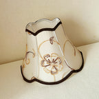 Abat-jour cloche festonné crème à fleurs brodées, Ø 30 cm