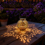 Lot de 2 lanternes solaires boules ajourées dorées, style marocain