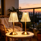 Duo de lampes sans fil dorées aux abat-jour taillé et cannelé