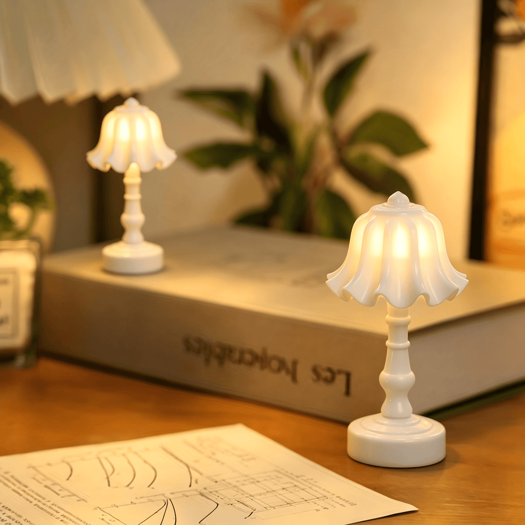 Mini lampe de table 14 cm à piles, abat-jour cloche, lotus ou pagode