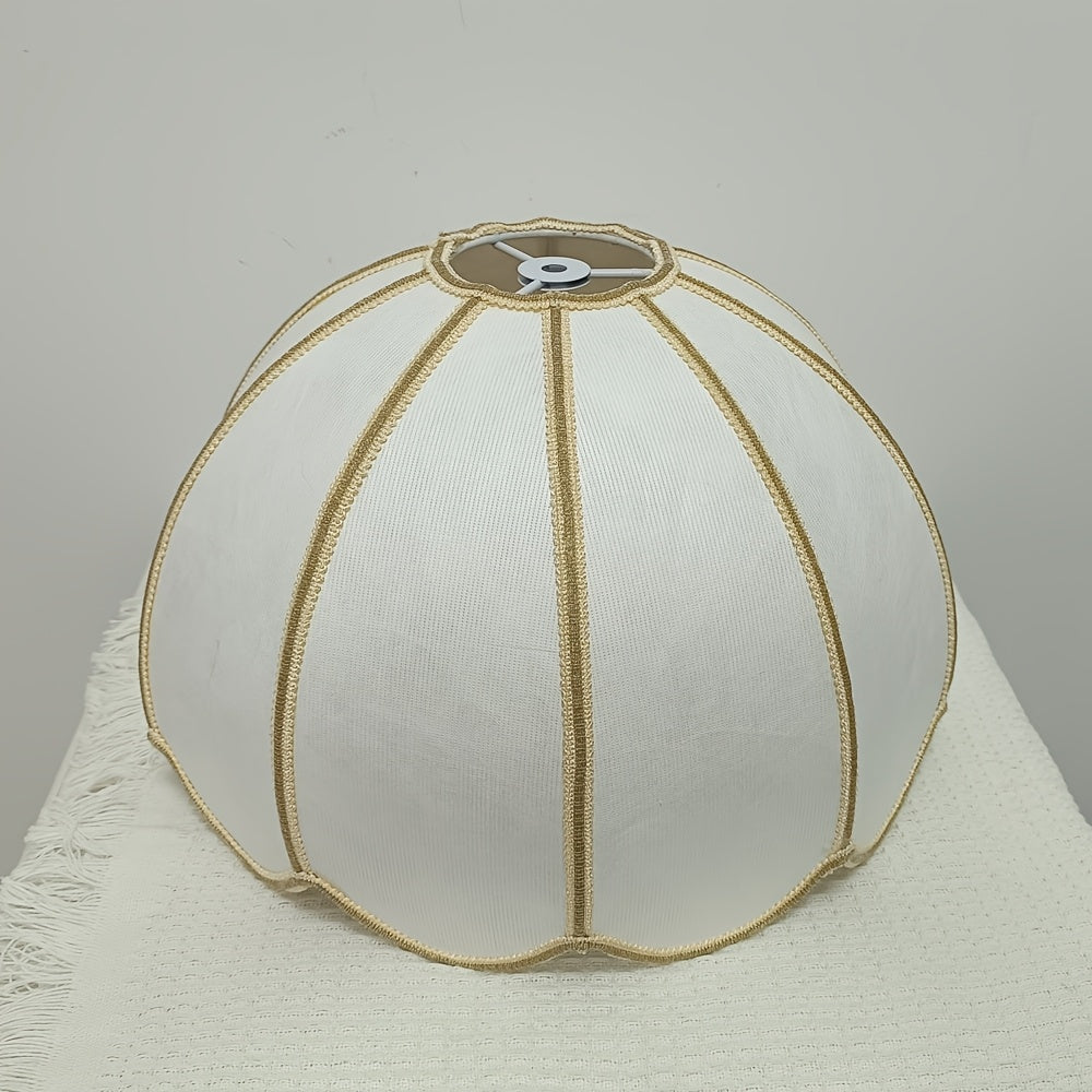Abat-jour à pétales en tissu blanc et galon doré, Ø 33 x H 23 cm