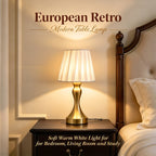Lampe de chevet rétro au pied balustre doré, tissu plissé blanc, USB