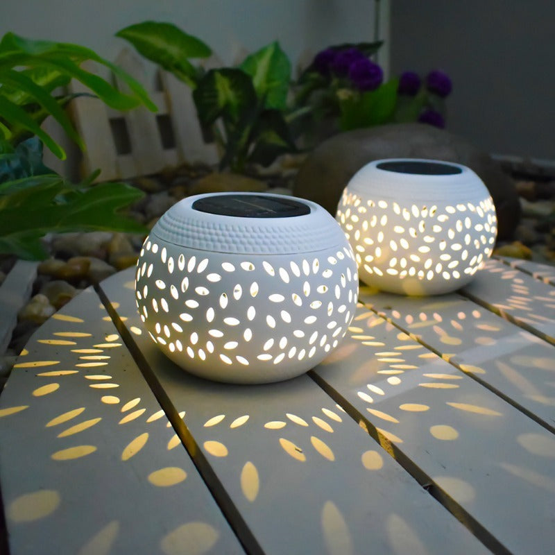 Lampe solaire d'extérieur boule en fer ajouré de feuilles, IP65