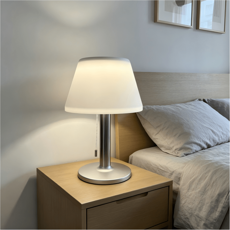 Lampe de table solaire abat-jour blanc et pied argenté, IP44