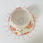 Abat-jour cloche imprimé de roses, galon et pampilles roses, Ø 25 cm