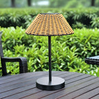 Lampe de table solaire à abat-jour tressé effet rotin, 31,5 cm