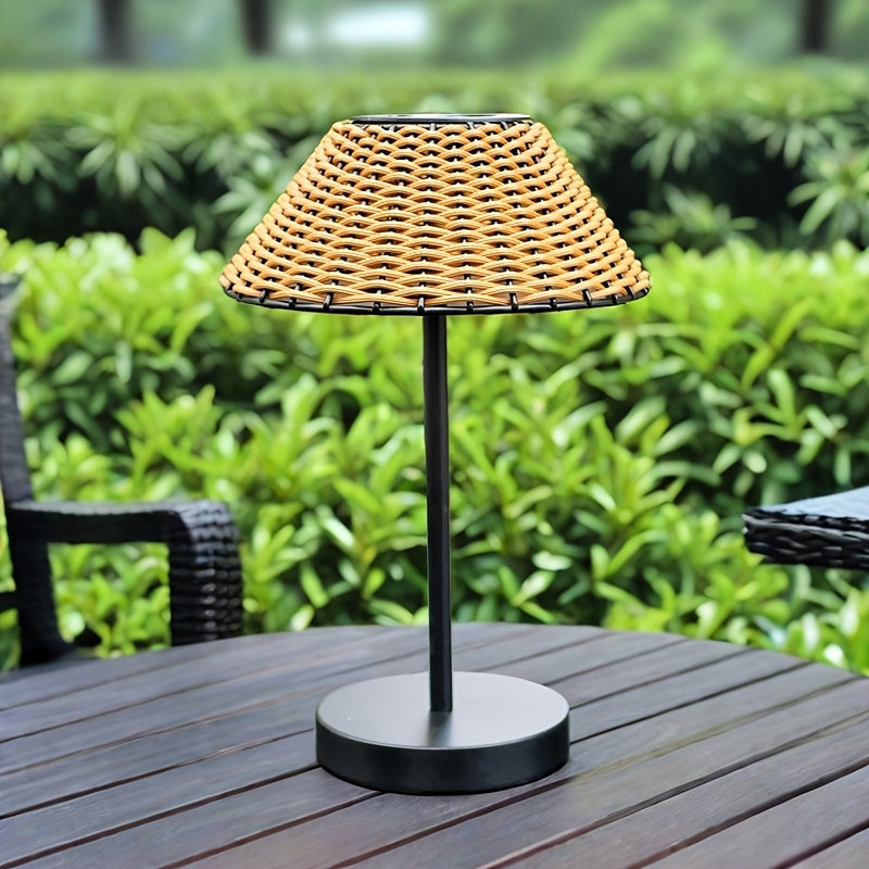 Lampe de table solaire à abat-jour tressé effet rotin, 31,5 cm