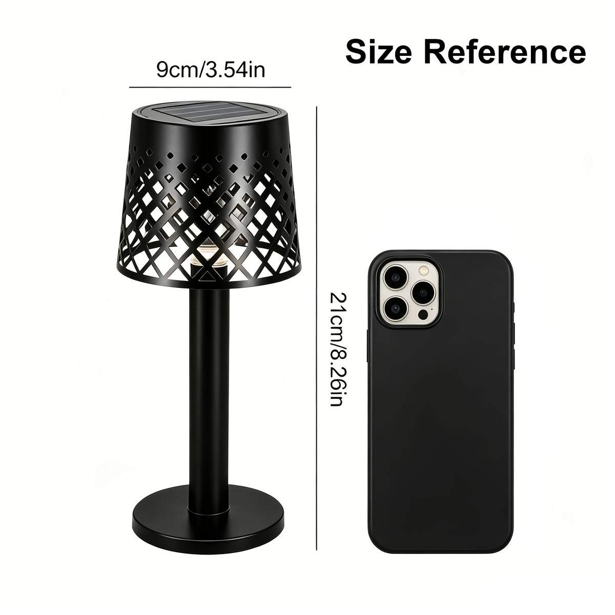 Quatre lampes solaires de bistrot à treillis noir pour table de jardin