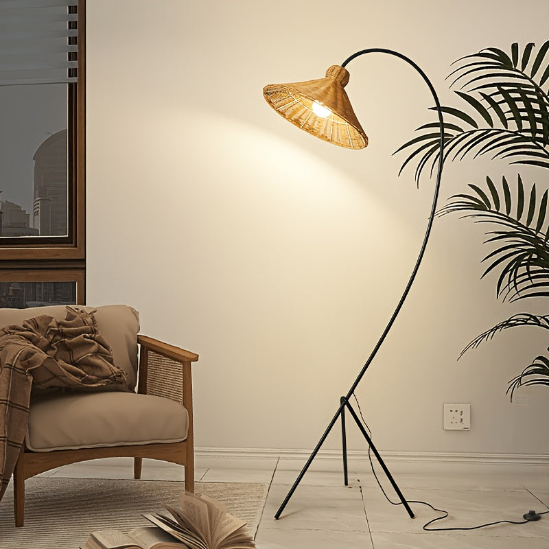 Lampadaire arc en rotin, abat-jour conique sur trépied noir