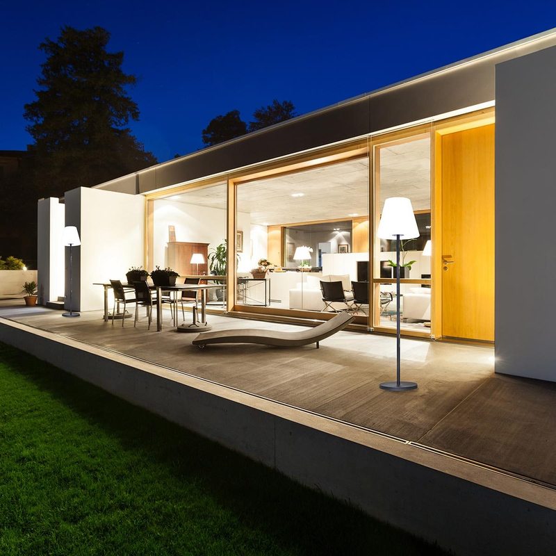 Lampadaire solaire d'extérieur LED à abat-jour blanc, 150 cm