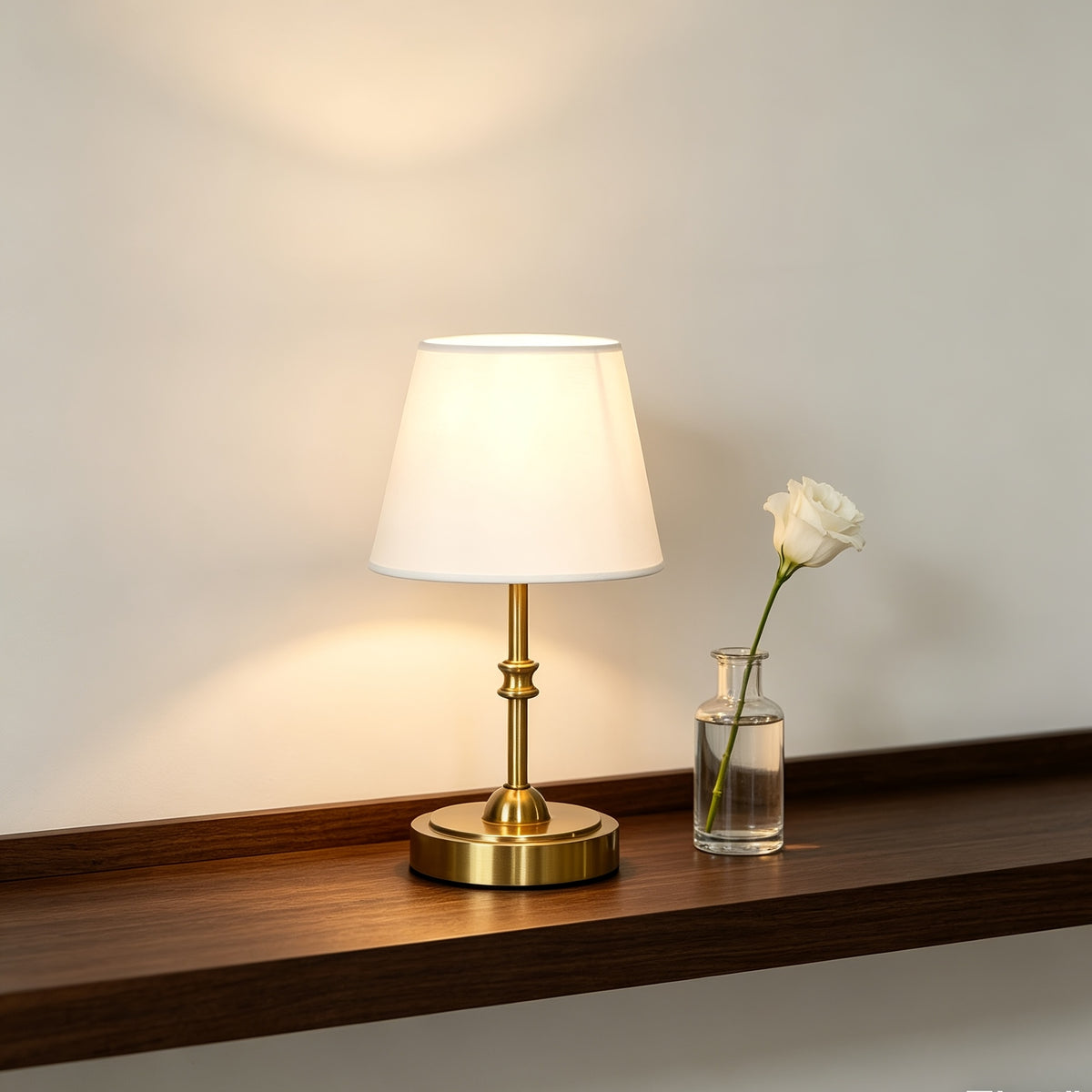 Lampe de chevet sans fil, abat-jour tissu blanc, pied doré, 2 tailles