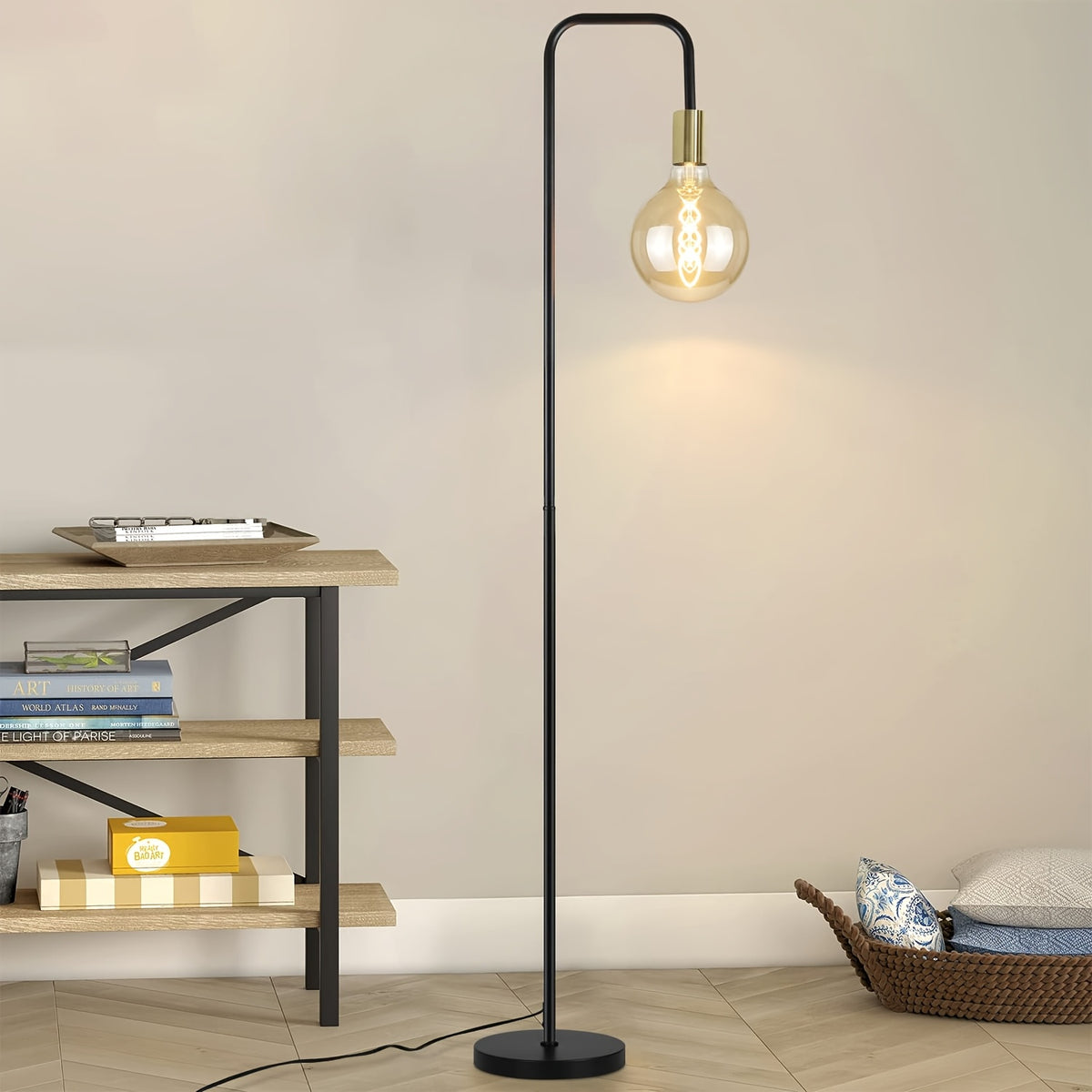 Lampadaire crosse noir à douille dorée apparente, 157 cm
