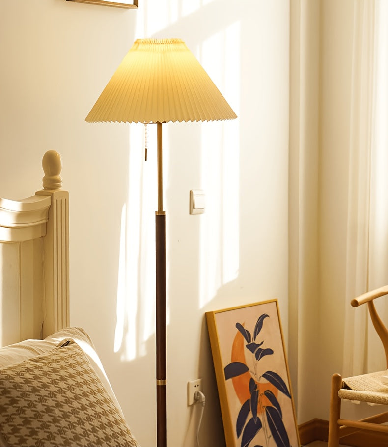 Lampe sur pied plissée crème à chaînette dorée