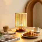 Petite lampe de chevet à cordelette tressée ajourée, socle en bois