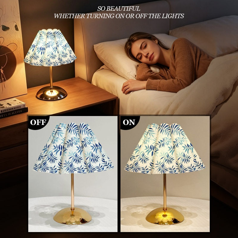 Lampe de chevet plissée à feuillage bleu-vert, pied doré et câble USB