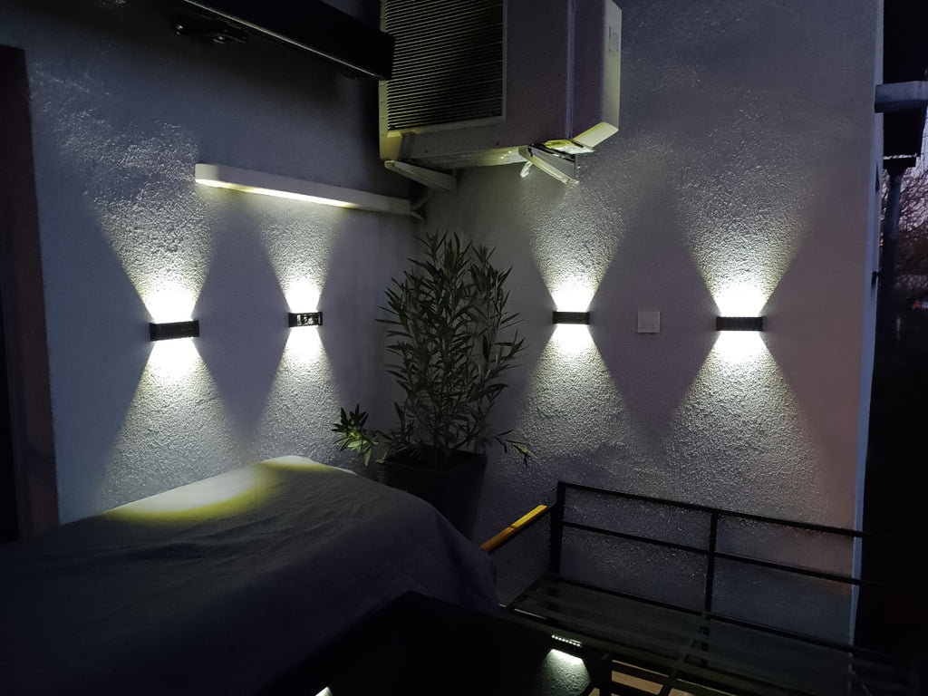 Lot de 2 appliques murales solaires LED IP44, faisceau haut et bas