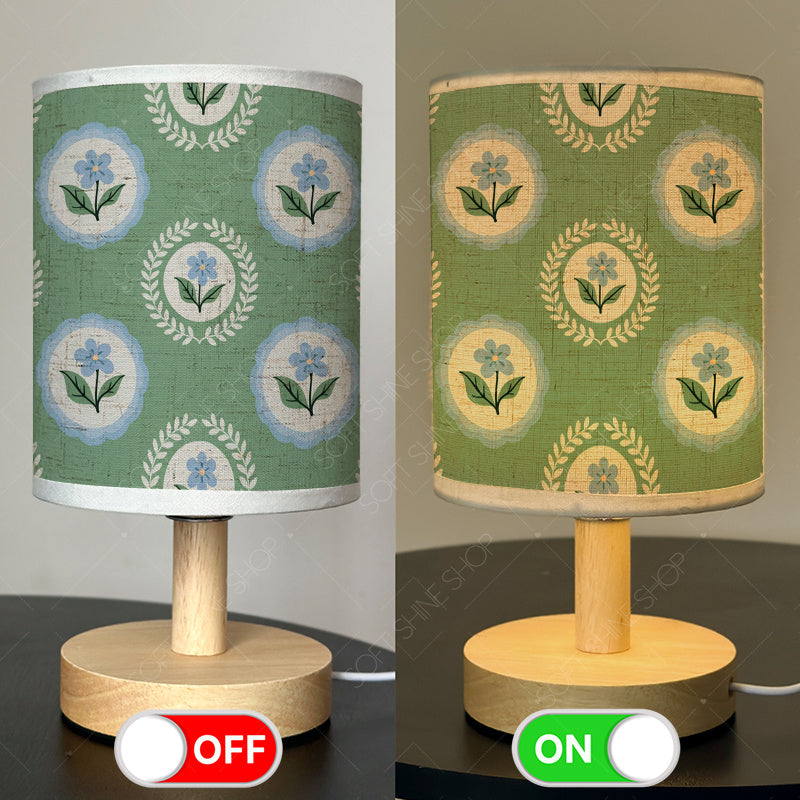 Lampe de chevet USB à médaillons de fleurs bleues sur fond vert