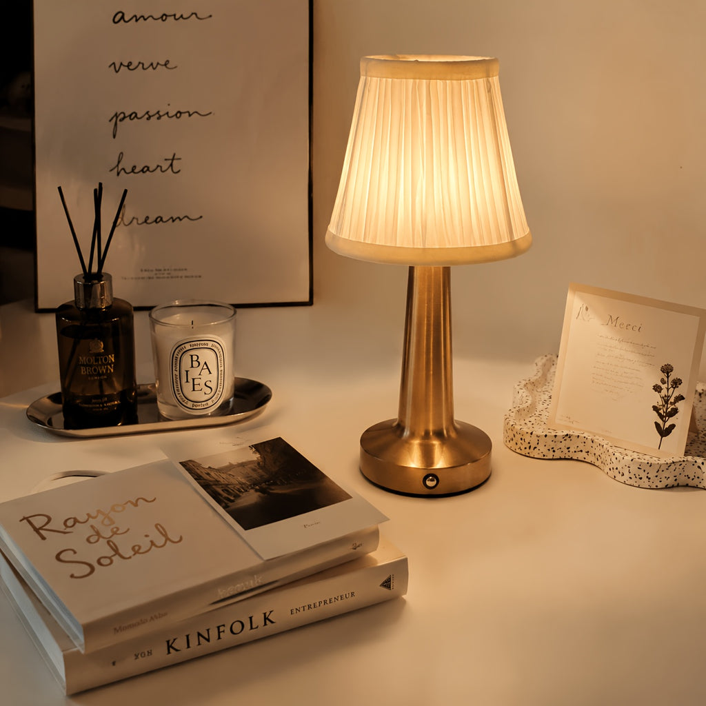 Lampe de table sans fil à abat-jour plissé blanc, pied doré ou argenté