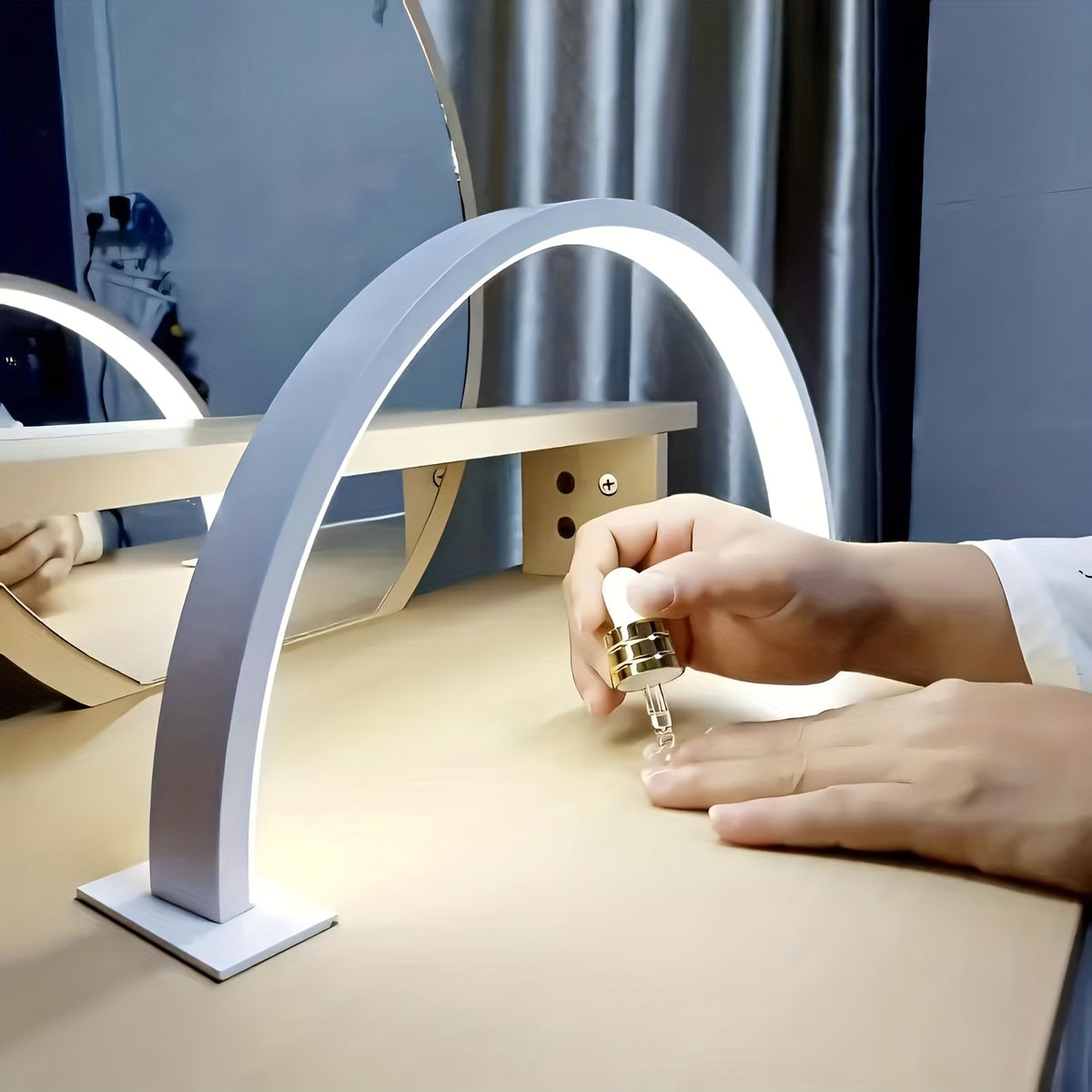 Lampe de bureau LED demi-lune blanche, arche de 42 cm à 3 teintes