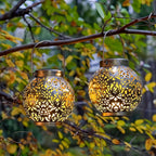 Lot de 2 lanternes solaires boules ajourées dorées, style marocain
