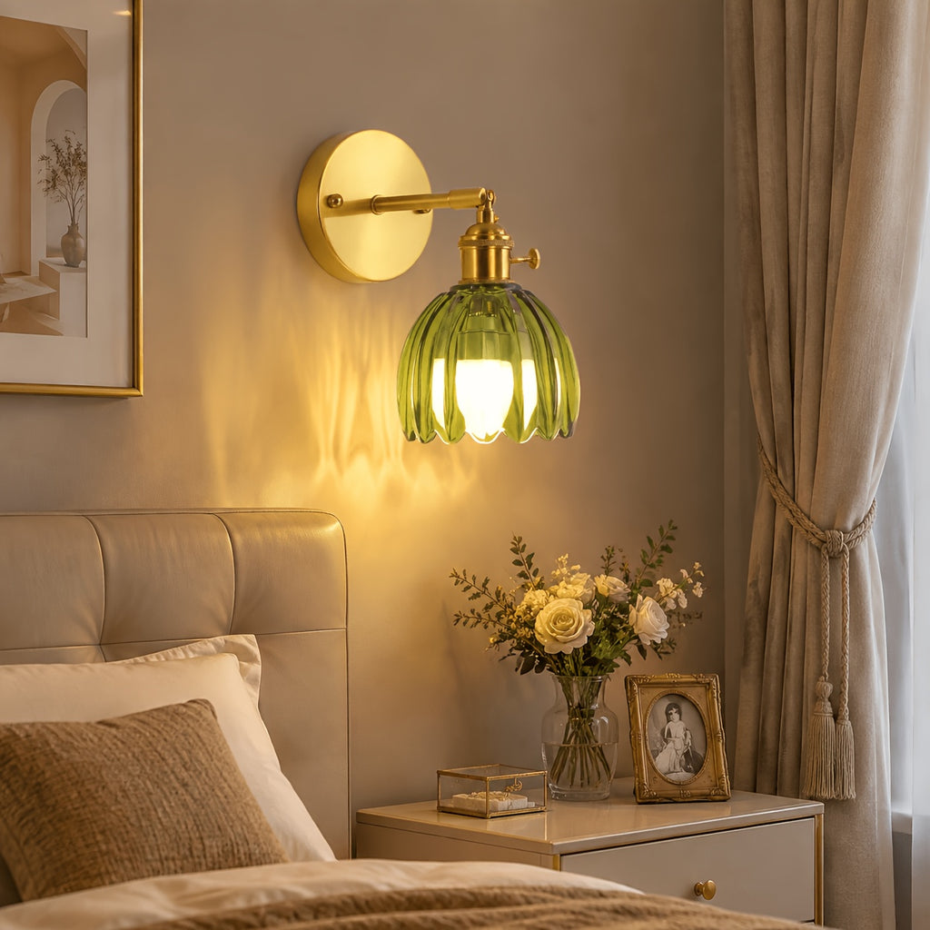 Applique murale sans fil, tulipe en verre côtelé et col doré